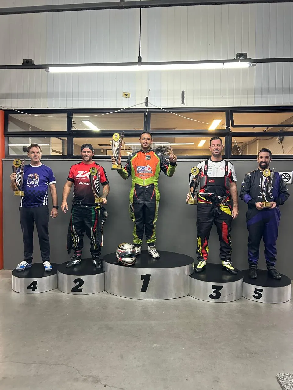 Super Quarta AKARS – foto 1 de pilotos no Circuito Techspeed